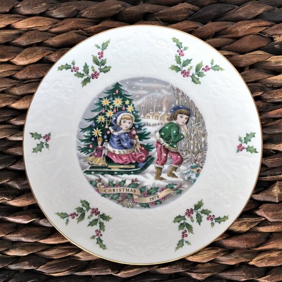 Royal Doulton Christmas Plate 1979 - Picture 1 of 9